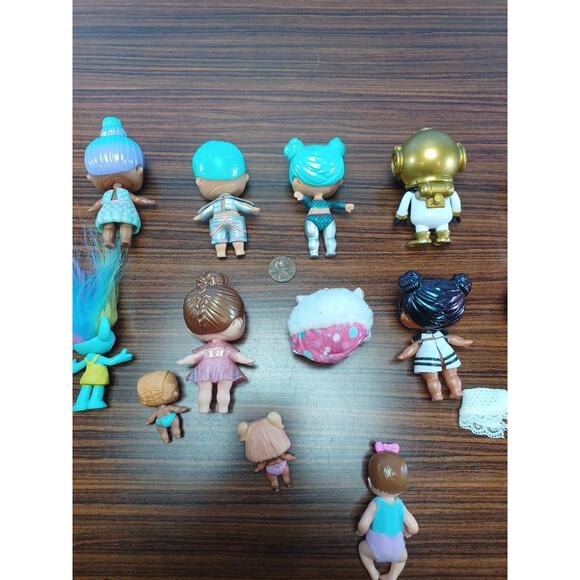Toy L O L Mini Figurines Girls Boys Baby Random Lot Of 14 - Picture 9 of 10